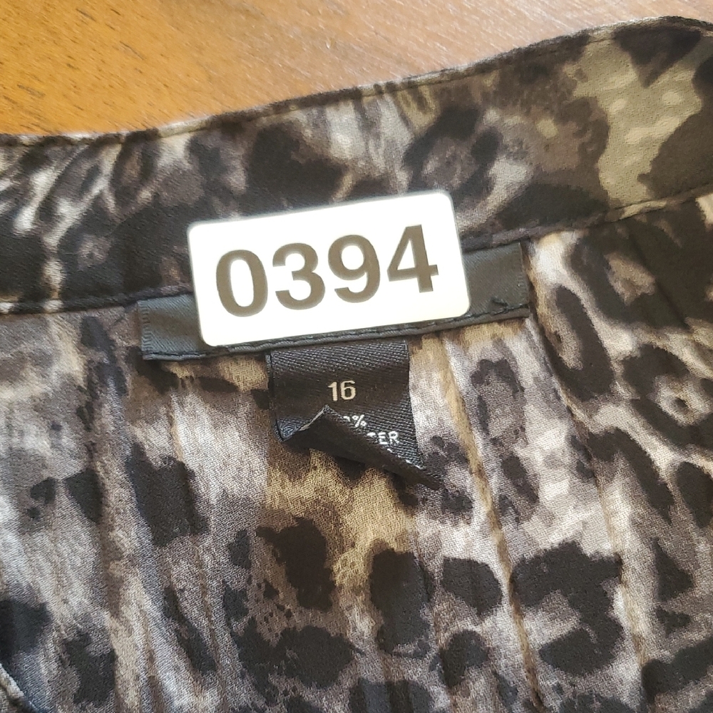Vtg. Style &Co. Animal Print Ruffle neck Blouse Whimsygoth Sz 16- Black and Gray - Picture 10 of 10